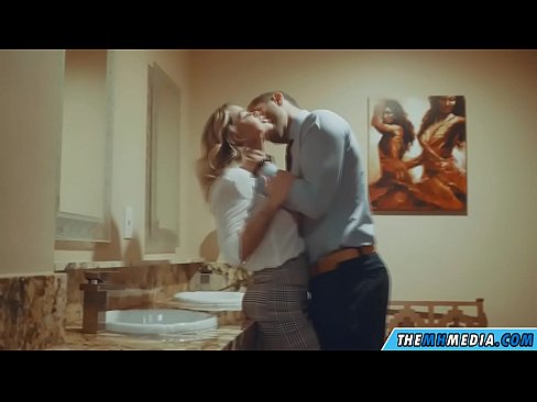 ❤️ Kun povekas blondi viettelee sinut julkisessa vessassa ❤️ Porno at fi.sexuria-net.ru ️❤